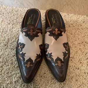 Donald J Pliner Mules 8.5